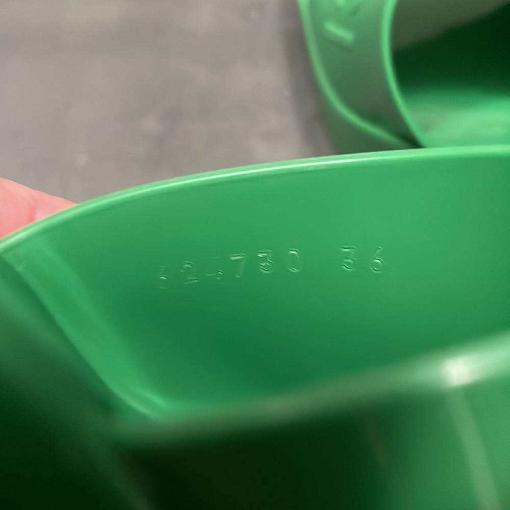 Gucci Green Logo Slide Sandals - Picture 6 of 8